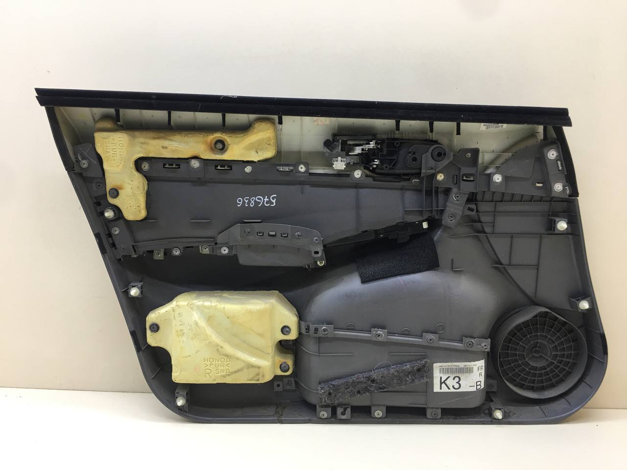 Обшивка двери передней правой Honda Civic 4D 2006-2012
