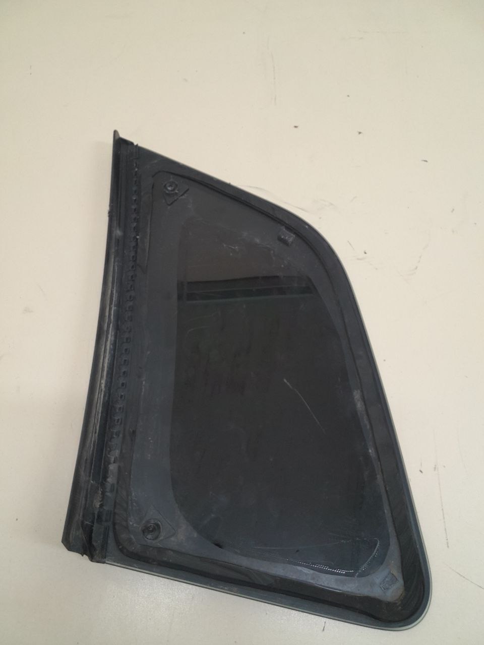 Стекло кузовное глухое правое Ford Fiesta (MK5) 2002-2008