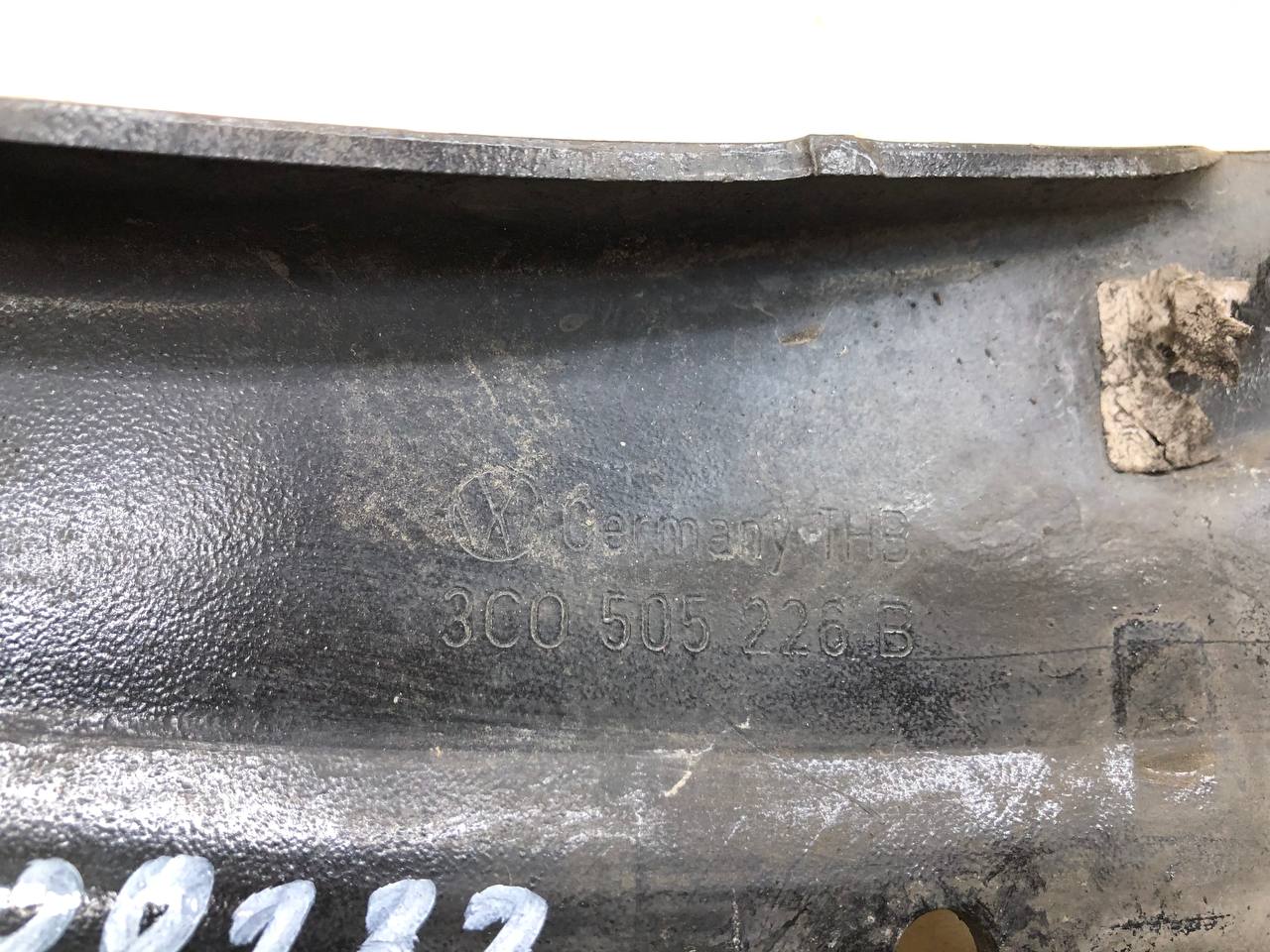 Рычаг задний продольный правый Volkswagen Tiguan (5N1) 2007-2011 Рычаг задний продольный правый Volkswagen Tiguan (5N1) 2007-2011