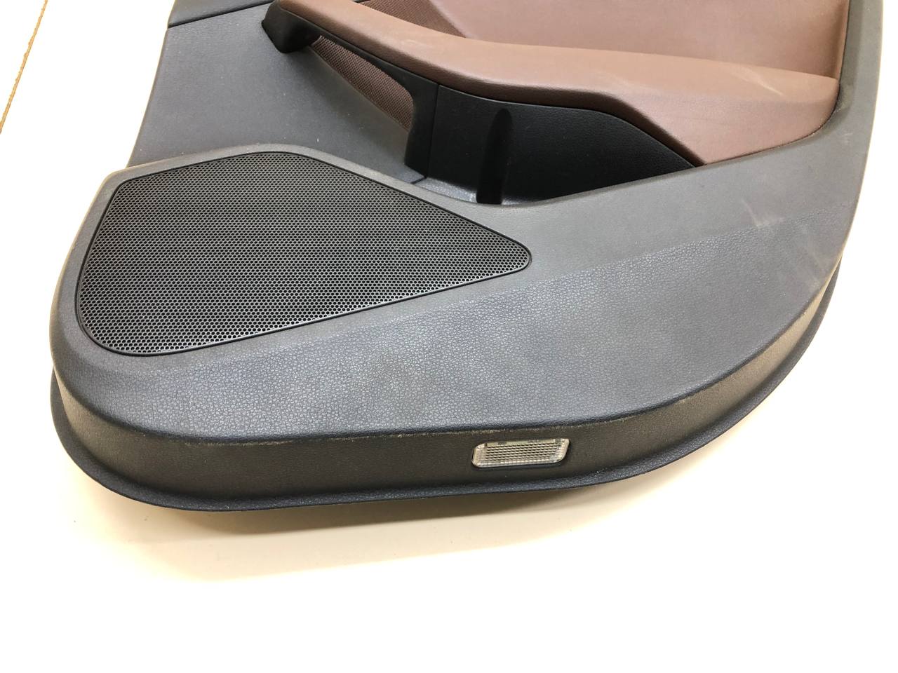 Обшивка двери задней левой Audi A3 (8V) 2013>