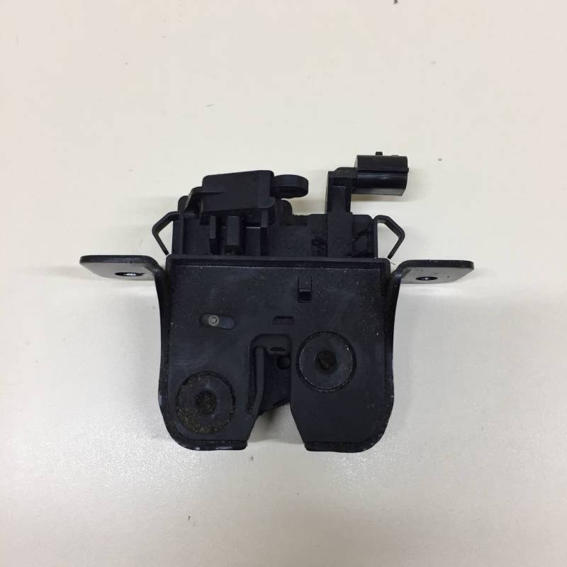 Замок багажника Renault Duster (HSA, HSM) 2012> Замок багажника Renault Duster (HSA, HSM) 2012>