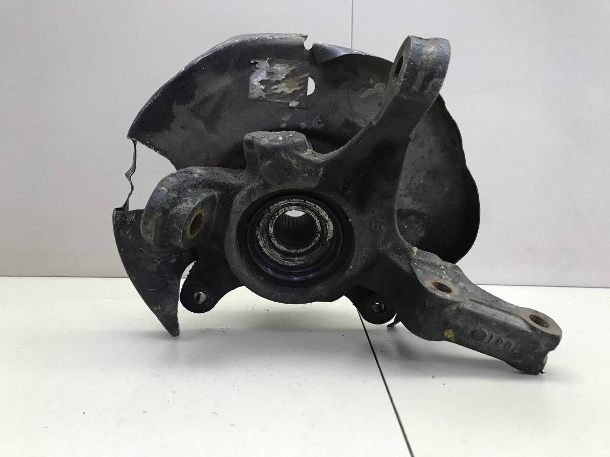 Кулак поворотный передний левый Nissan Sunny (B15) 1998-2004