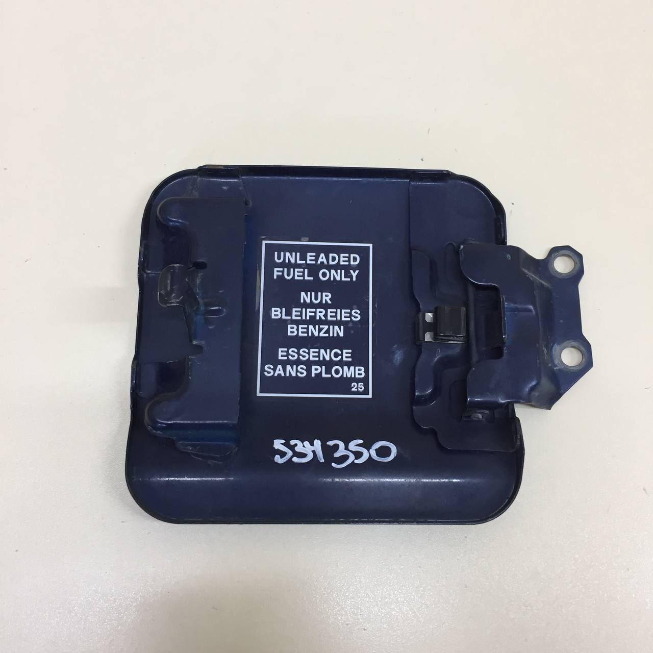 Лючок бензобака Mitsubishi Pajero/Montero Sport (K9) 1997-2008 Лючок бензобака Mitsubishi Pajero/Montero Sport (K9) 1997-2008