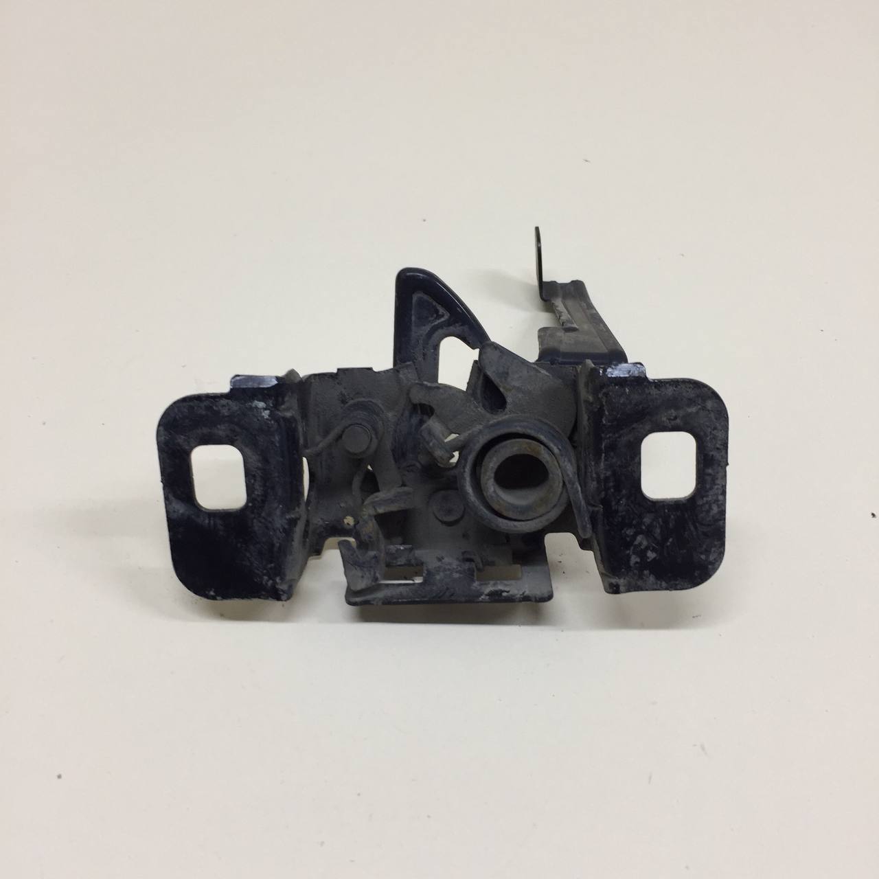 Замок капота Chevrolet Cruze (J300) 2009-2016 Замок капота Chevrolet Cruze (J300) 2009-2016