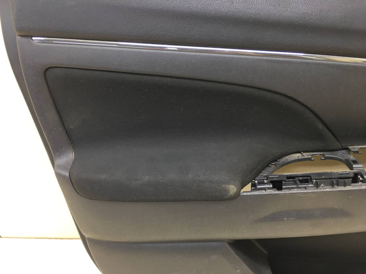 Обшивка двери передней левой Mitsubishi ASX (GA) 2010>