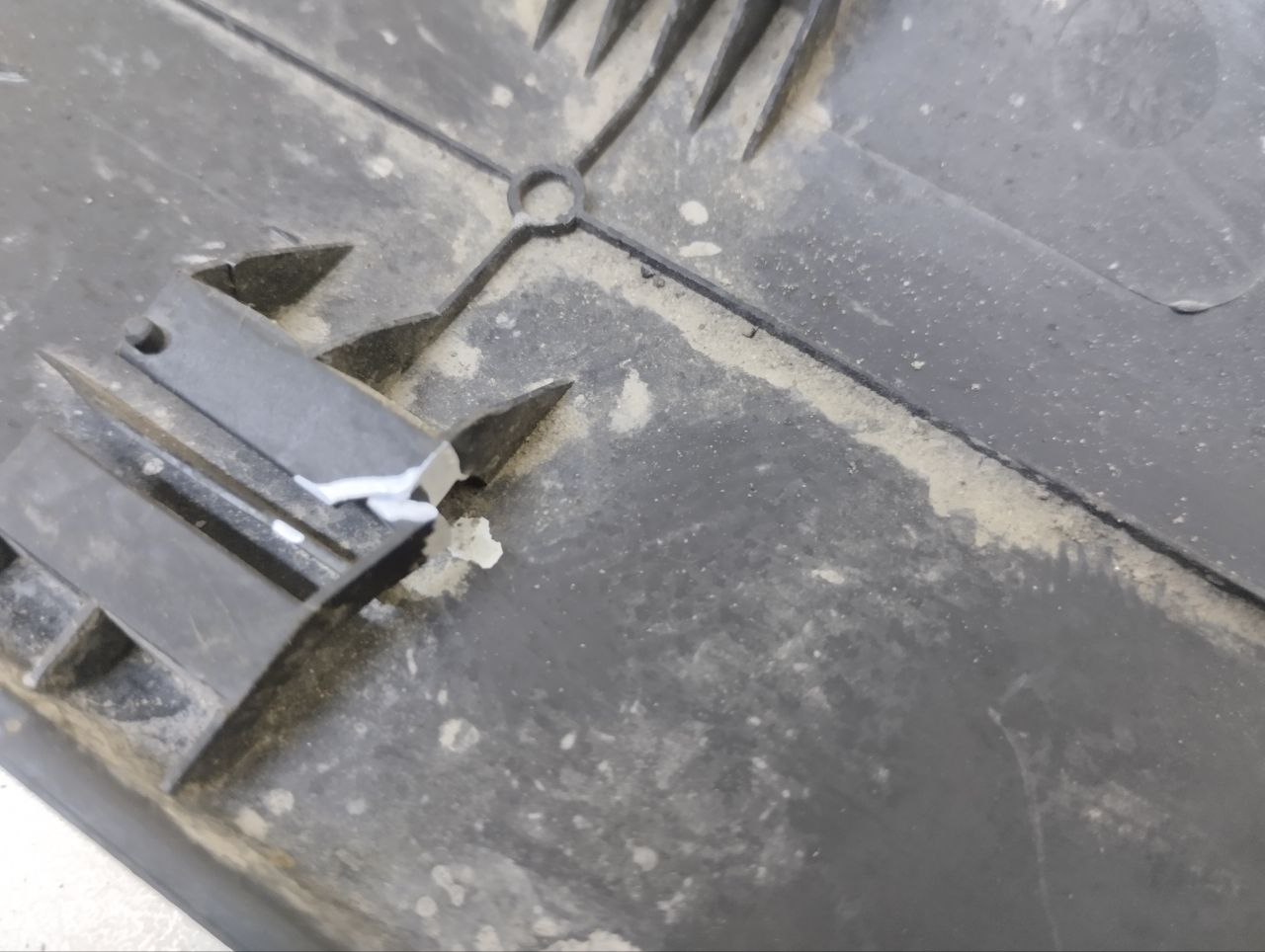 Молдинг передней правой двери Lada Largus 2012>