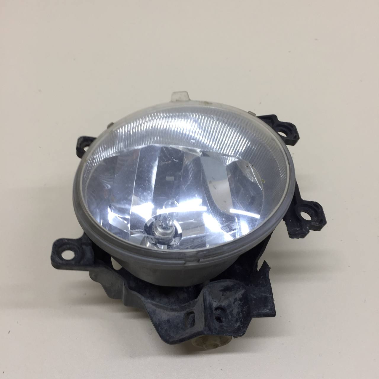 Фара противотуманная правая Toyota Rav 4 (XA40) 2013-2019