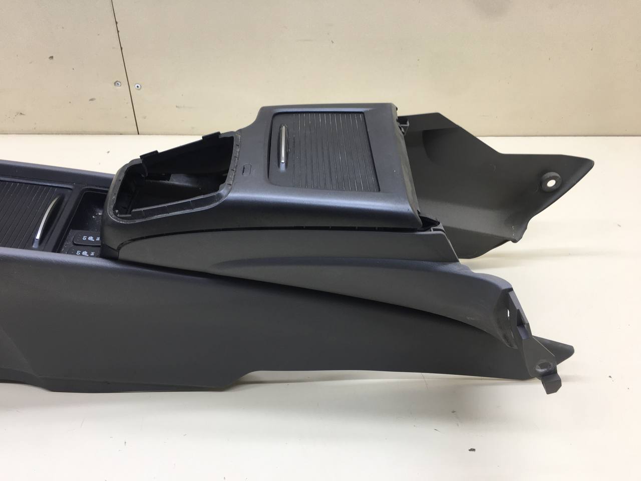Консоль центральная Honda Civic 4D 2006-2012 Консоль центральная Honda Civic 4D 2006-2012