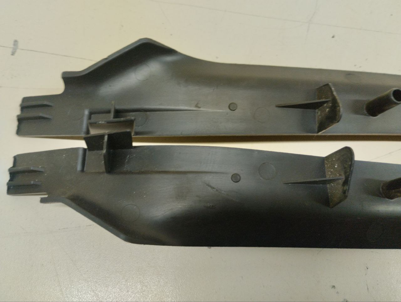 Обшивка стойки Land Rover Discovery 3 (L319) 2004-2009 Обшивка стойки Land Rover Discovery 3 (L319) 2004-2009