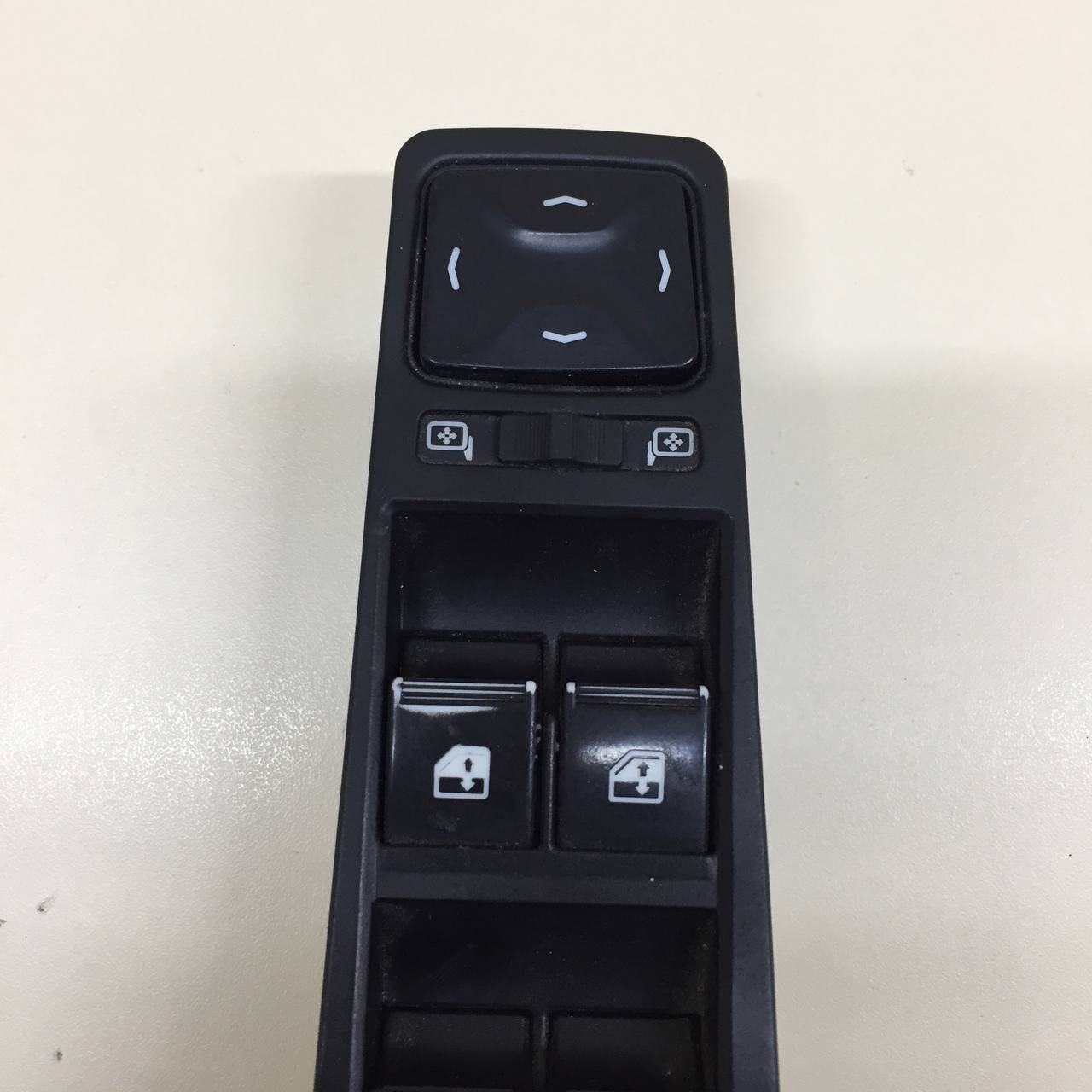 Блок управления стеклоподъемниками Lada Vesta 2015>