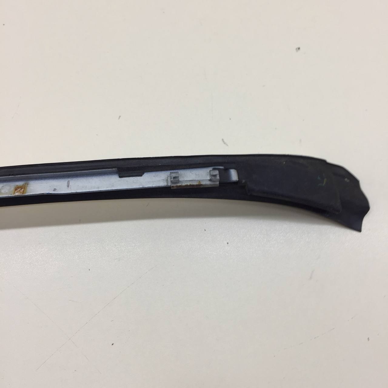Молдинг лобового стекла BMW 3-series E90/E91 2005-2011