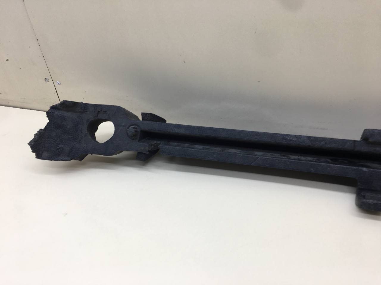 Наполнитель переднего бампера Toyota Rav 4 (XA40) 2013-2019