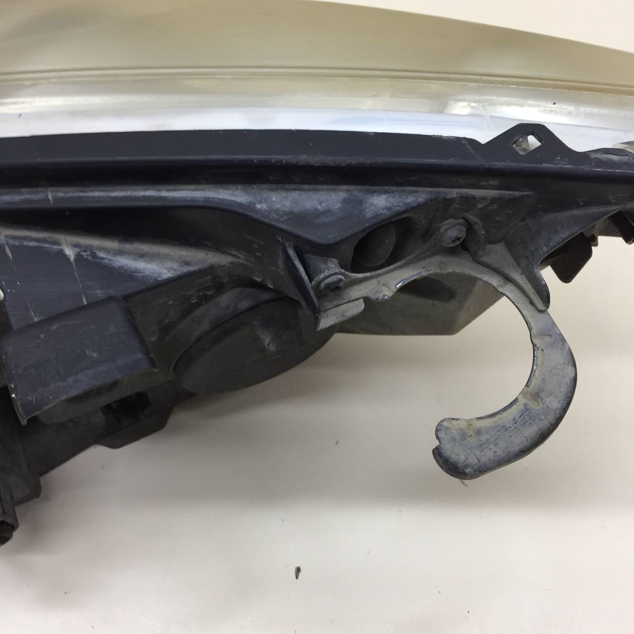 Фара правая Peugeot 308 2007> Фара правая Peugeot 308 2007>