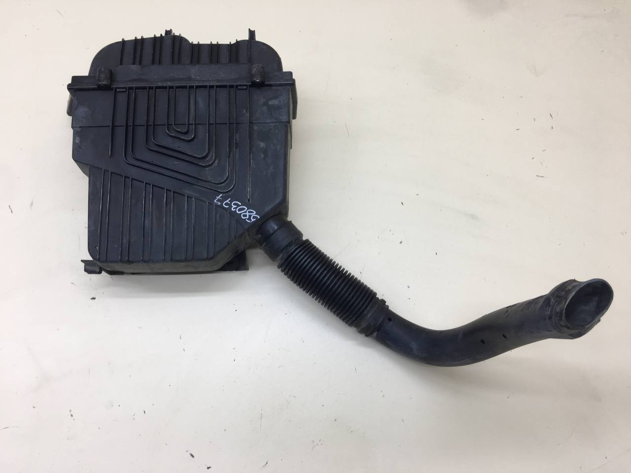 Корпус воздушного фильтра Renault Sandero 2009-2014