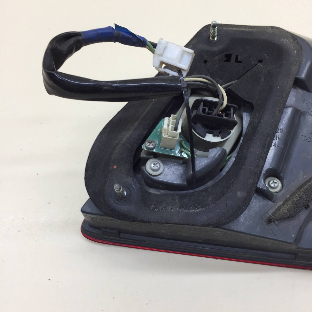 Фонарь задний внутренний левый Lexus LS460 (XF40) 2006-2017