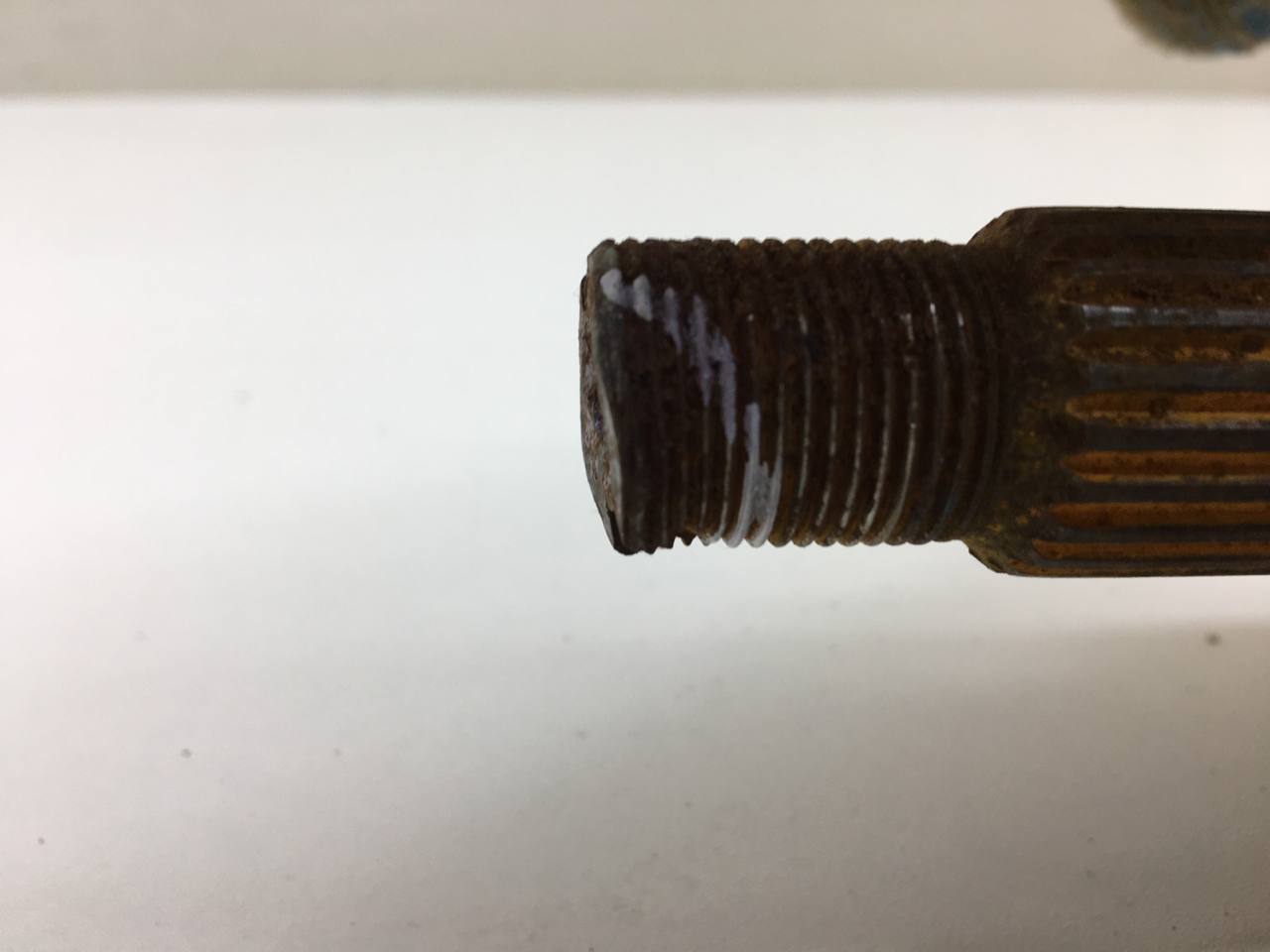 Полуось передняя левая Lada Granta 2011>