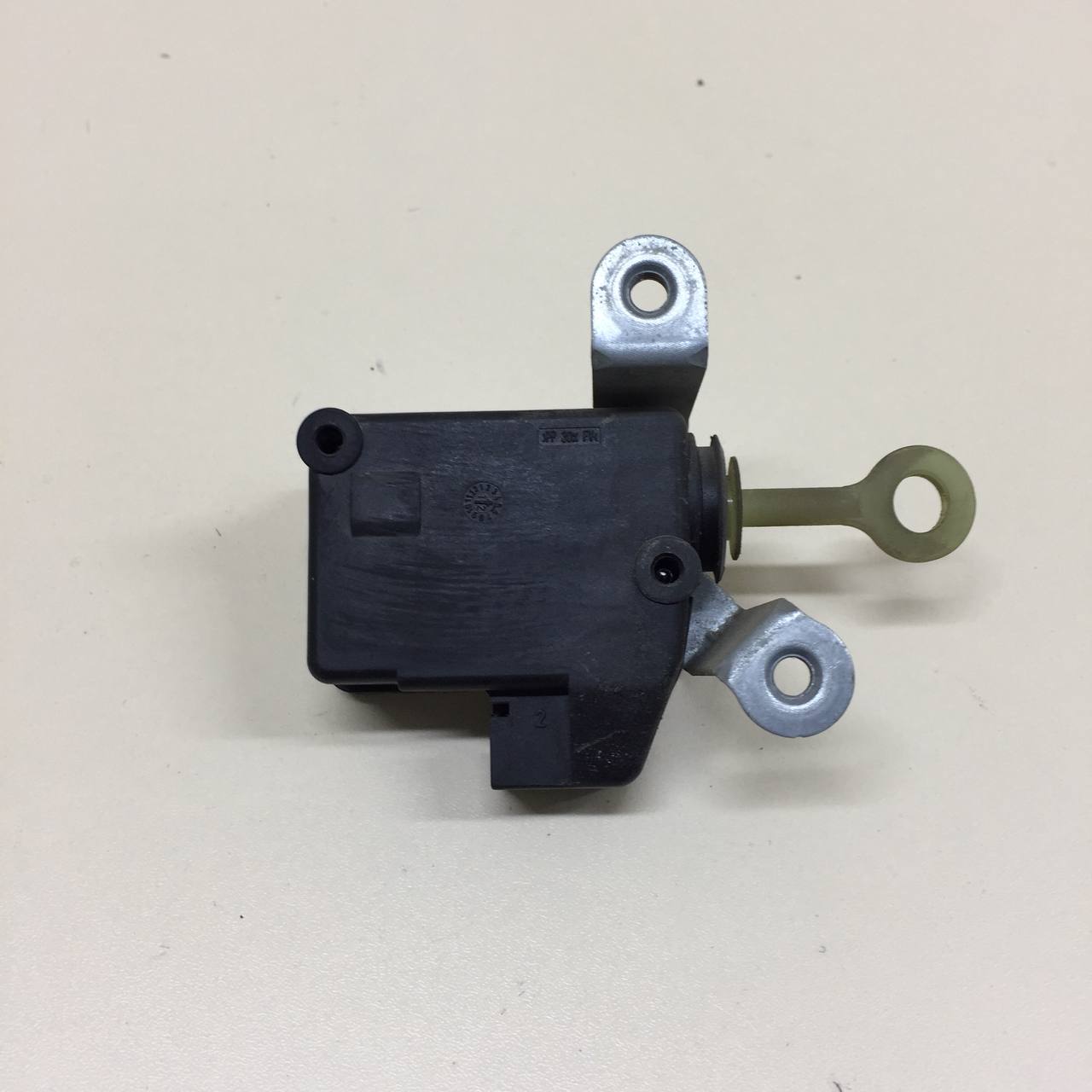 Замок багажника Peugeot 107 2006-2014 Замок багажника Peugeot 107 2006-2014