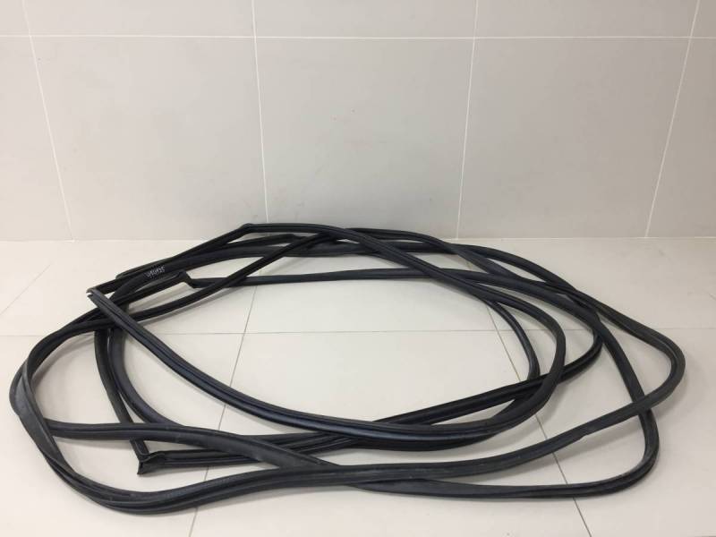 Уплотнитель двери Subaru Impreza (G12) 2007-2012