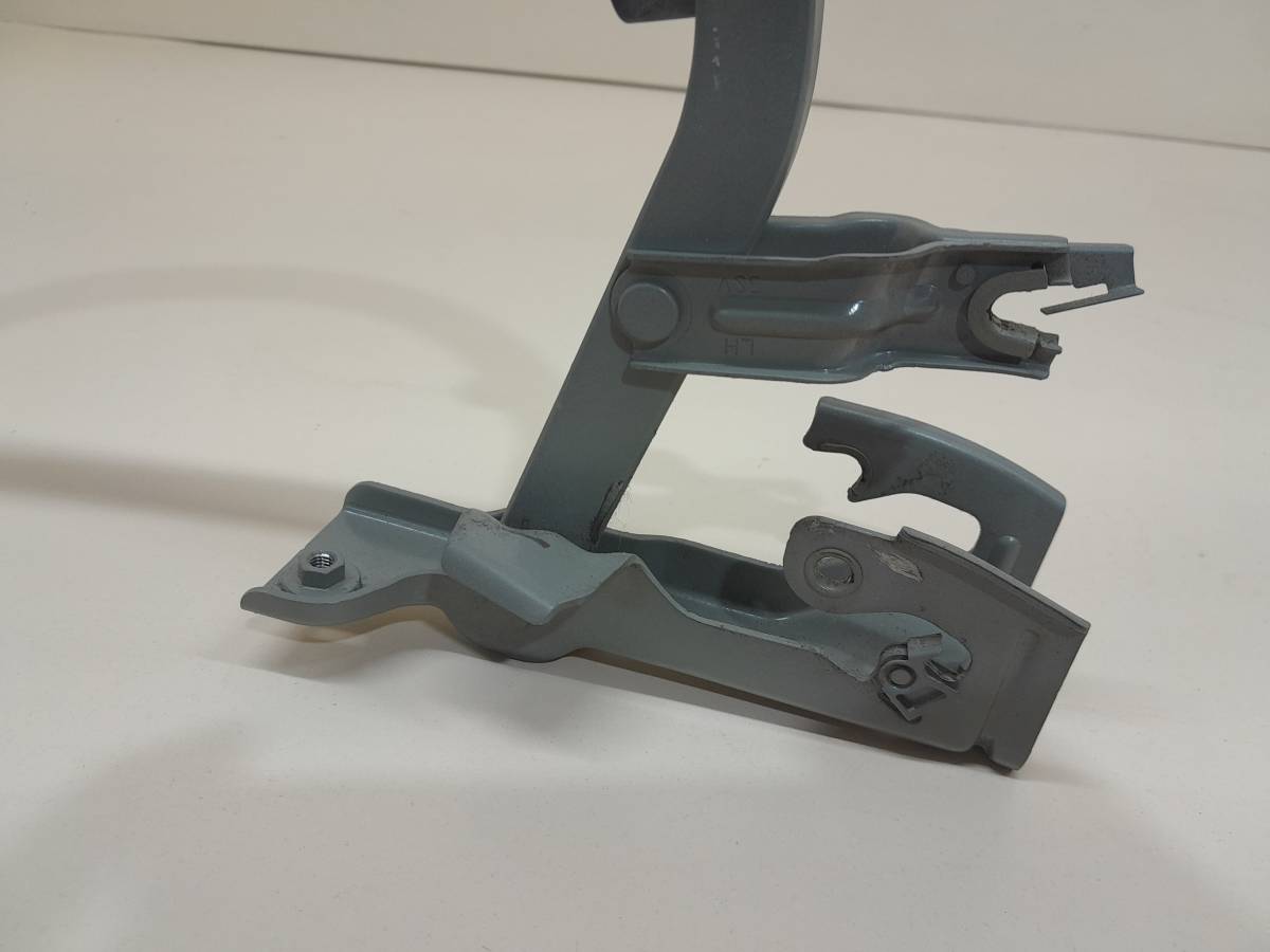 Петля крышки багажника Chevrolet Cobalt (T250) 2011-2015