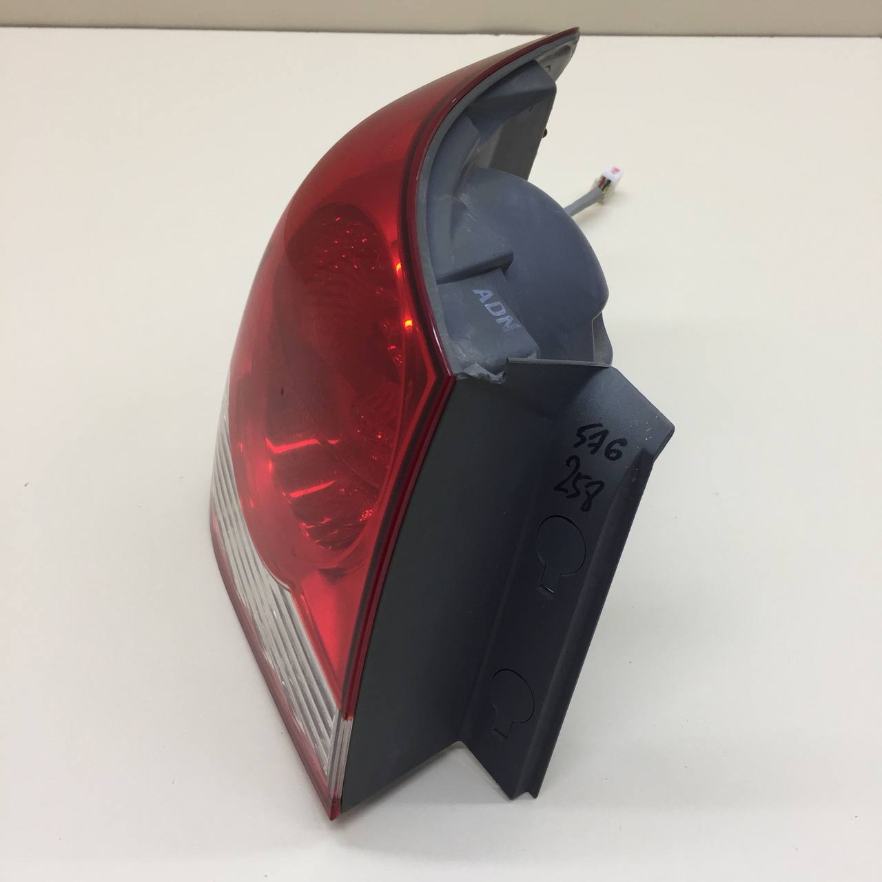 Фонарь задний наружный левый Chevrolet Cruze (J300) 2009-2016