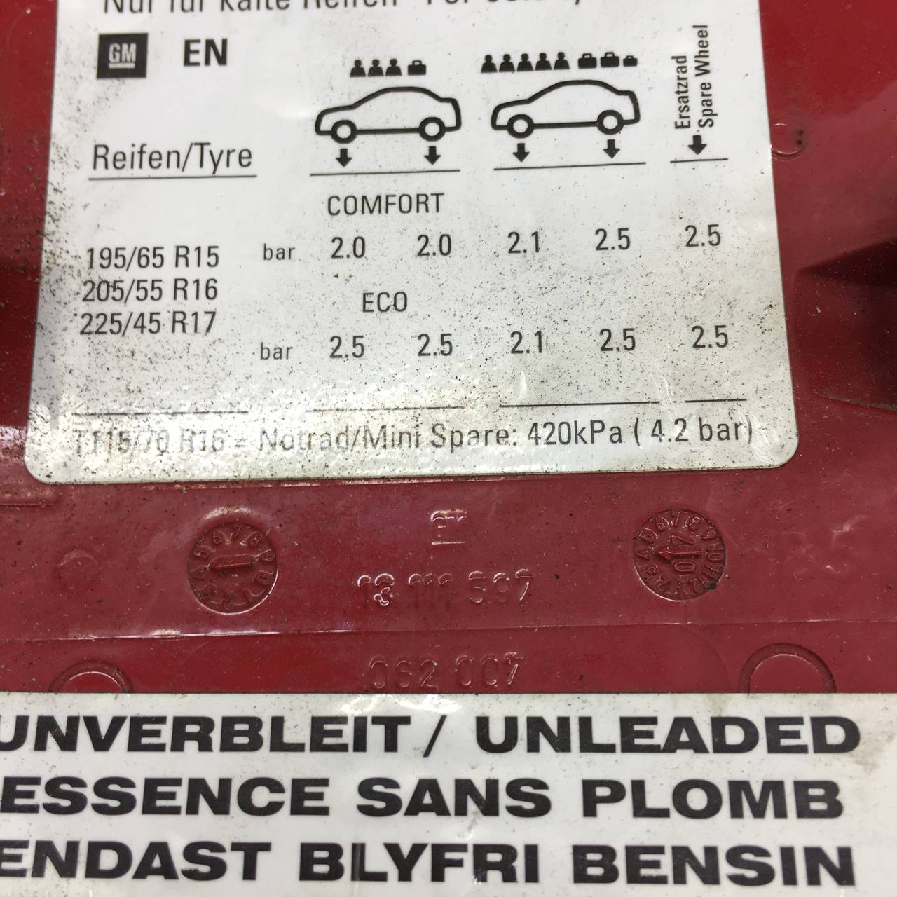 Лючок бензобака Opel Astra H / Family 2004-2015
