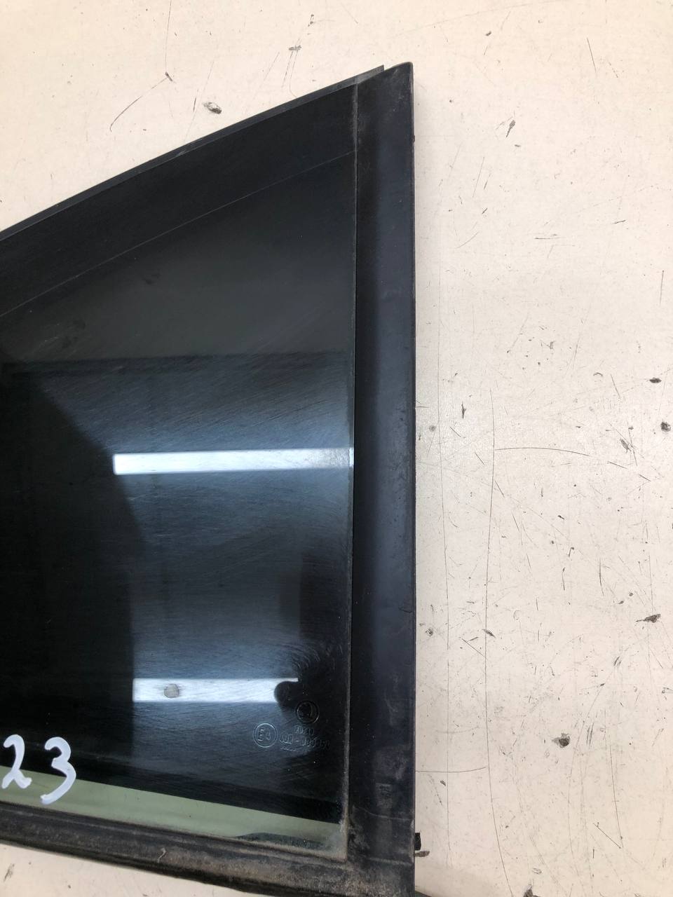 Стекло двери задней правой (форточка) Skoda Rapid 2012-2020