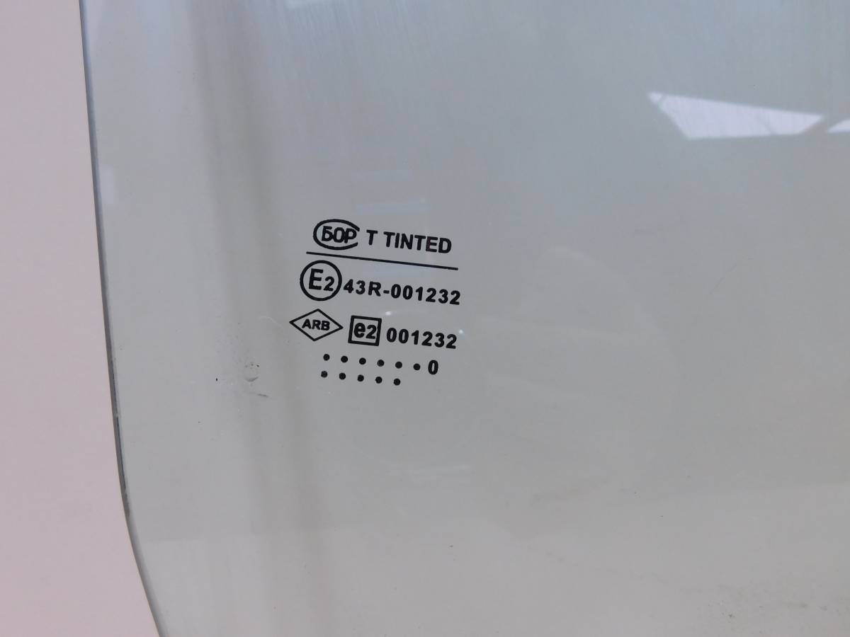 Стекло двери передней правой Renault Logan (1) 2005-2014