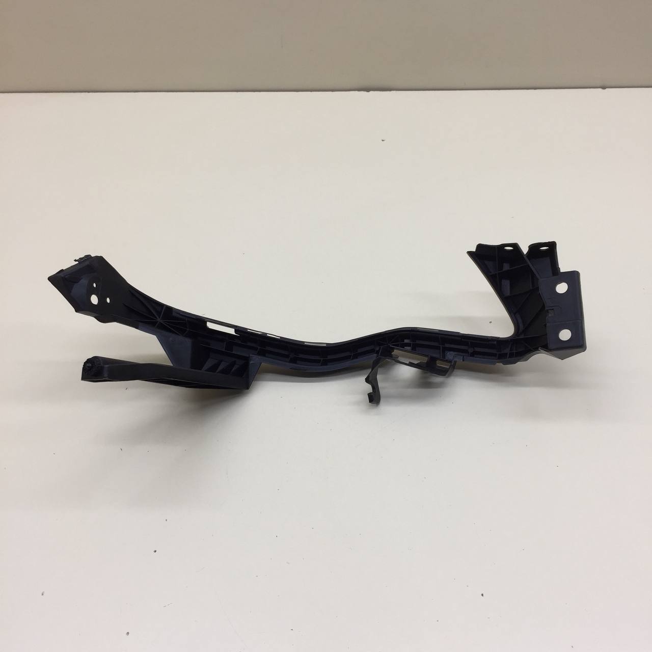 Кронштейн переднего бампера левый Subaru Impreza (GJ/G13) 2011-2014