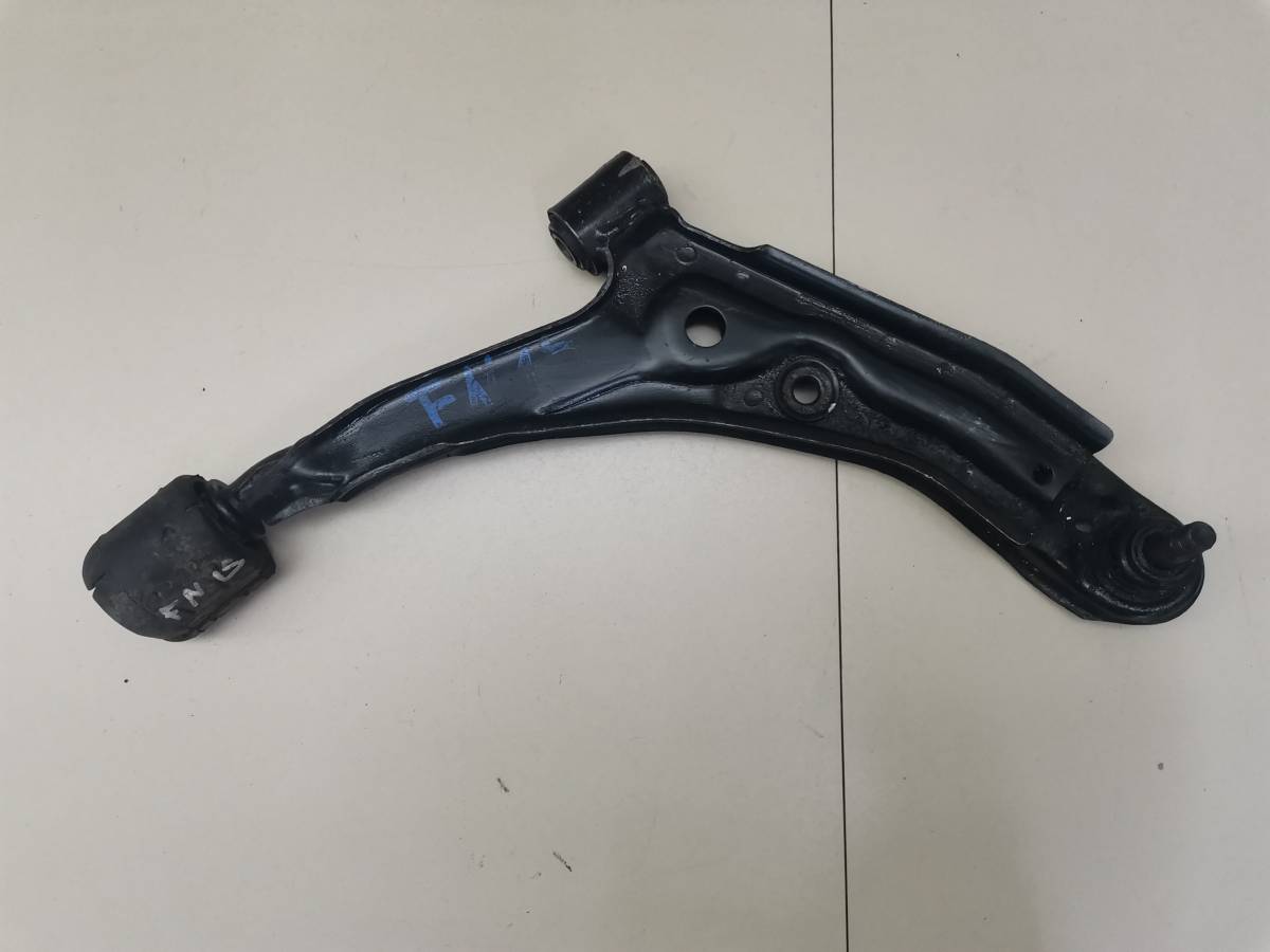 Рычаг передний нижний правый Nissan Sunny (B14) 1993-1999 Рычаг передний нижний правый Nissan Sunny (B14) 1993-1999