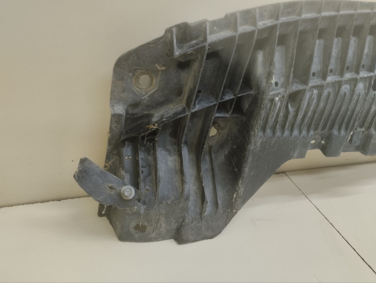 Пыльник двигателя центральный Toyota Auris (E150) 2006-2012