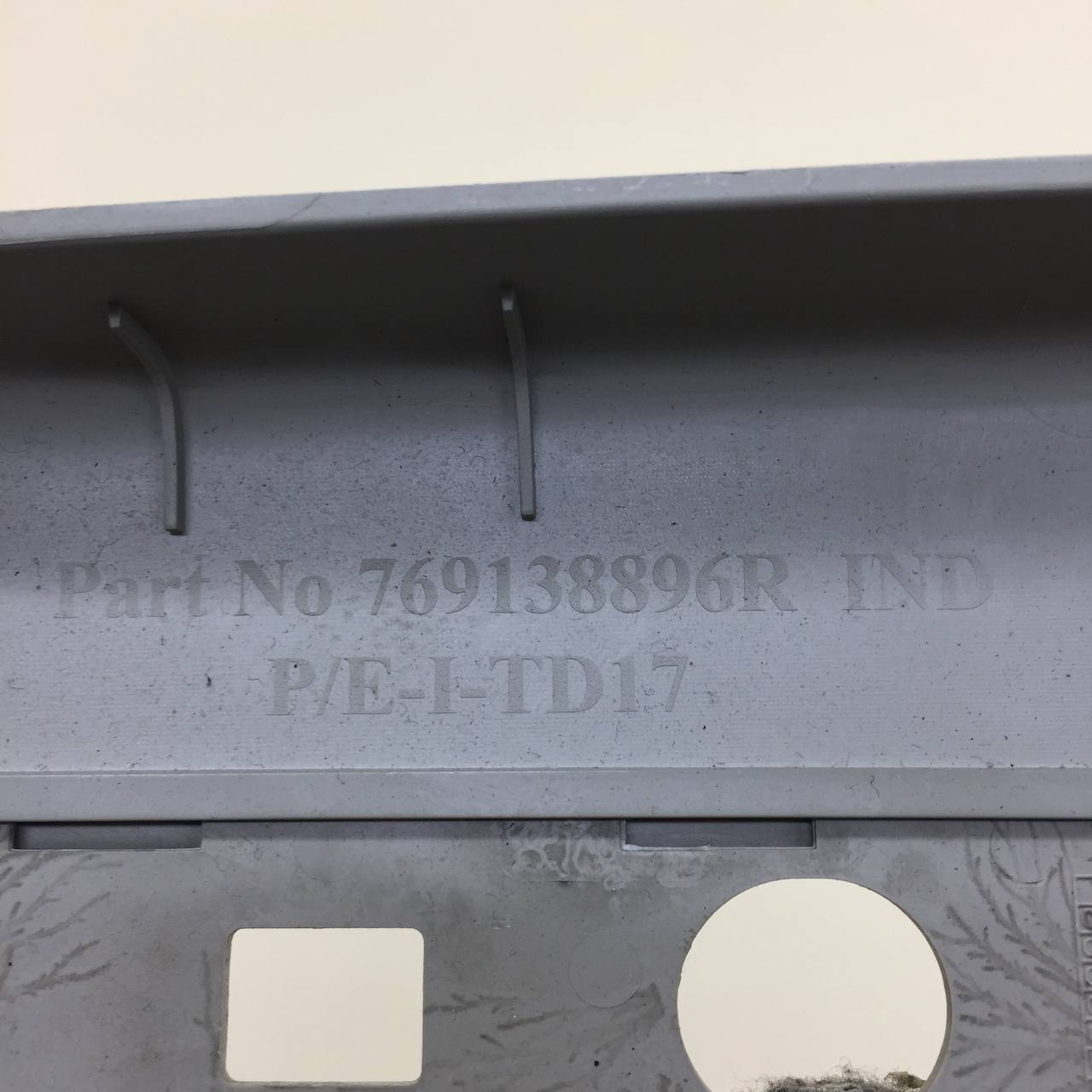 Обшивка стойки Lada  X-RAY Cross 2018 >