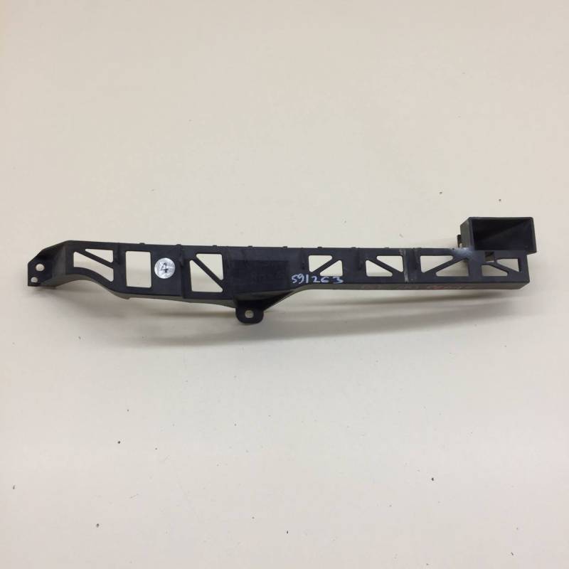 Кронштейн фар правый Mazda Mazda 3 (BK) 2002-2009