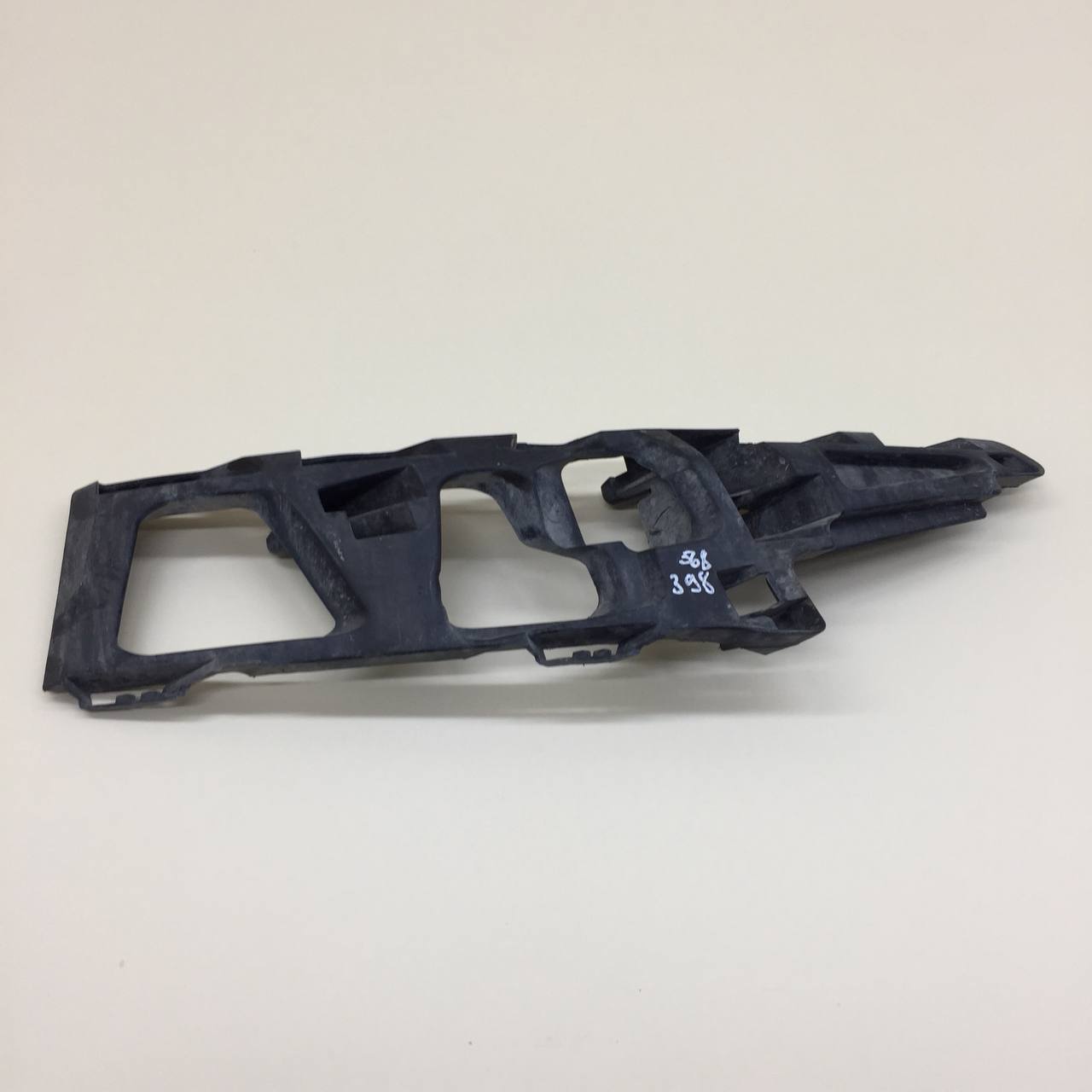 Кронштейн переднего бампера правый Ford Mondeo 4 2007-2015