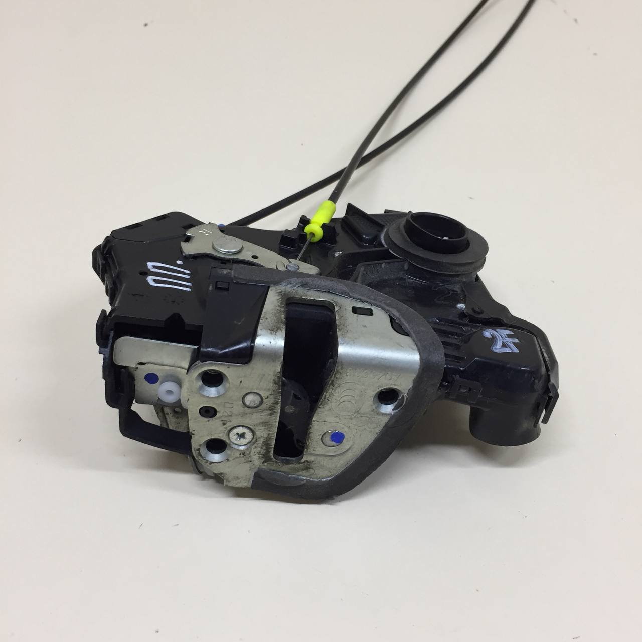 Замок двери передней правой Toyota Auris (E150) 2006-2012
