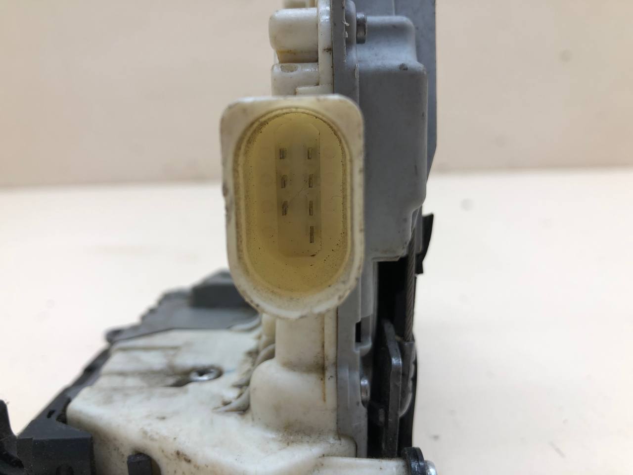 Замок двери задней правой Volkswagen Passat B6 2005-2010