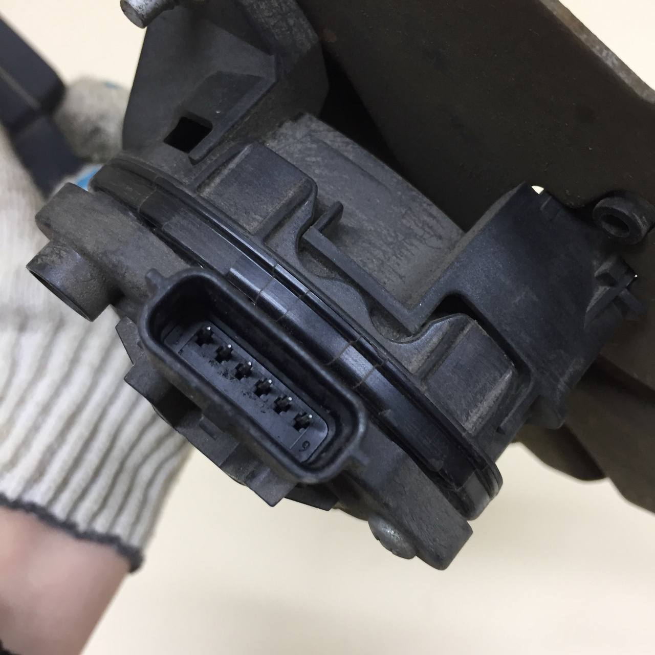 Педаль газа Renault Duster (HSA, HSM) 2012> Педаль газа Renault Duster (HSA, HSM) 2012>