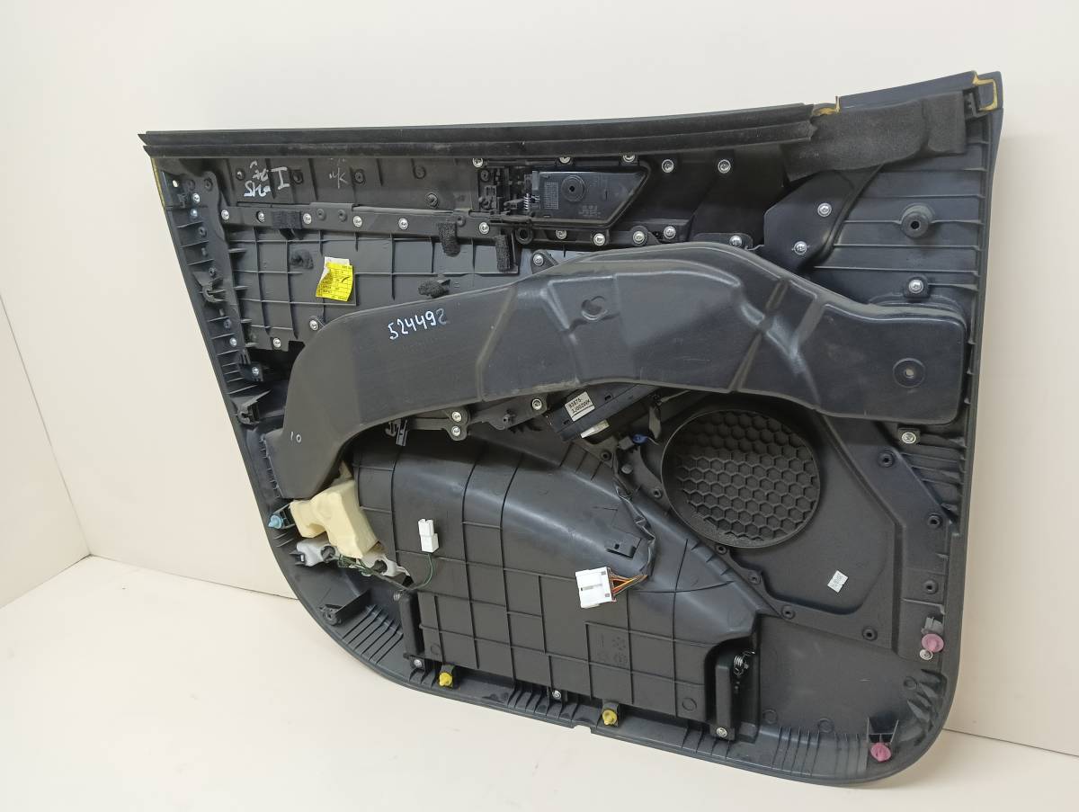 Обшивка двери передней правой Hyundai ix55 2007-2013