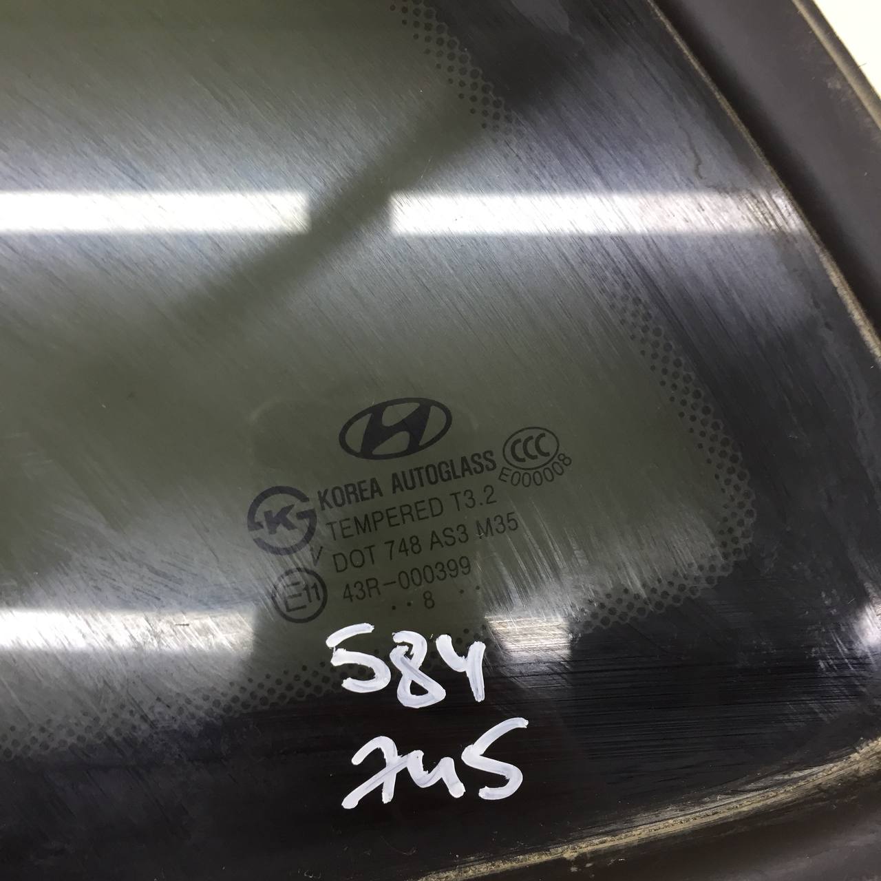 Стекло кузовное глухое левое Hyundai Santa Fe (CM) 2006-2012