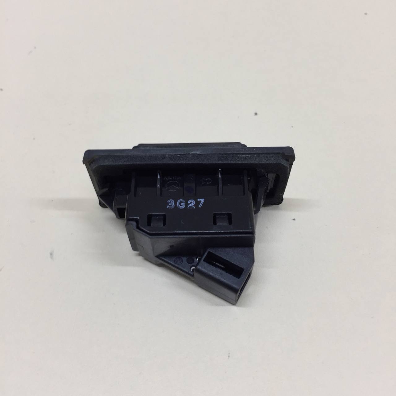 Кнопка открывания багажника Mazda Mazda 3 (BM) 2013-2016 Кнопка открывания багажника Mazda Mazda 3 (BM) 2013-2016