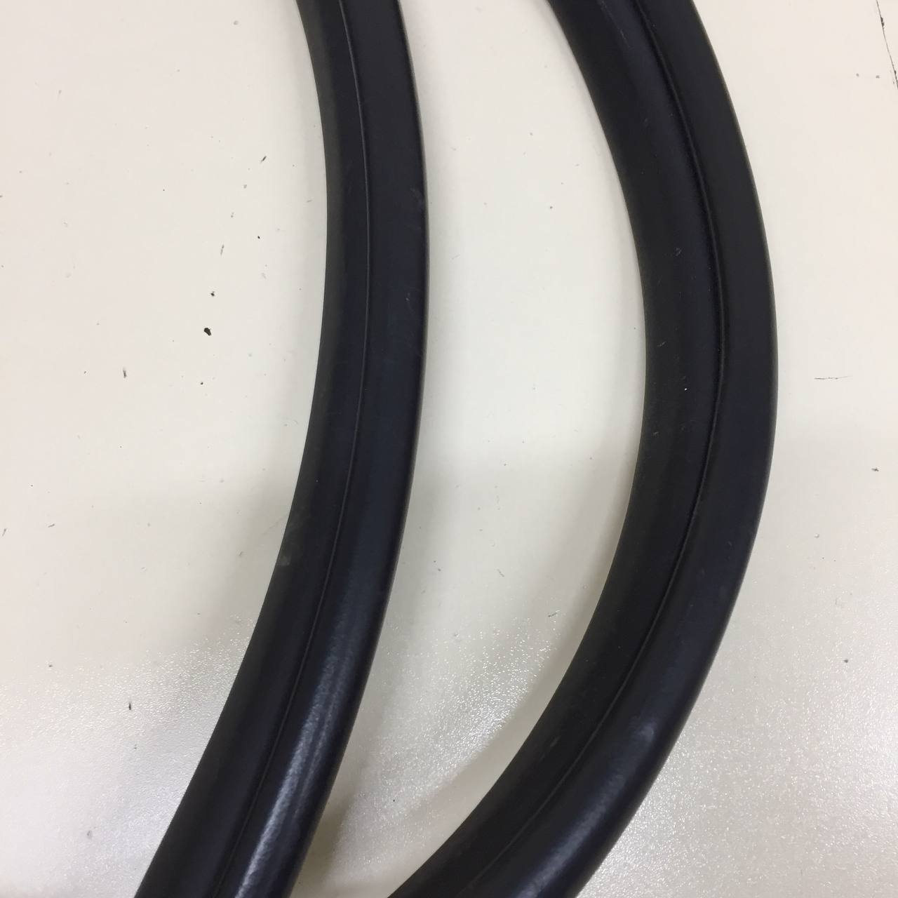 Уплотнитель проема двери задней правой Toyota Land Cruiser Prado (J150) 2009-2022 Уплотнитель проема двери задней правой Toyota Land Cruiser Prado (J150) 2009-2022