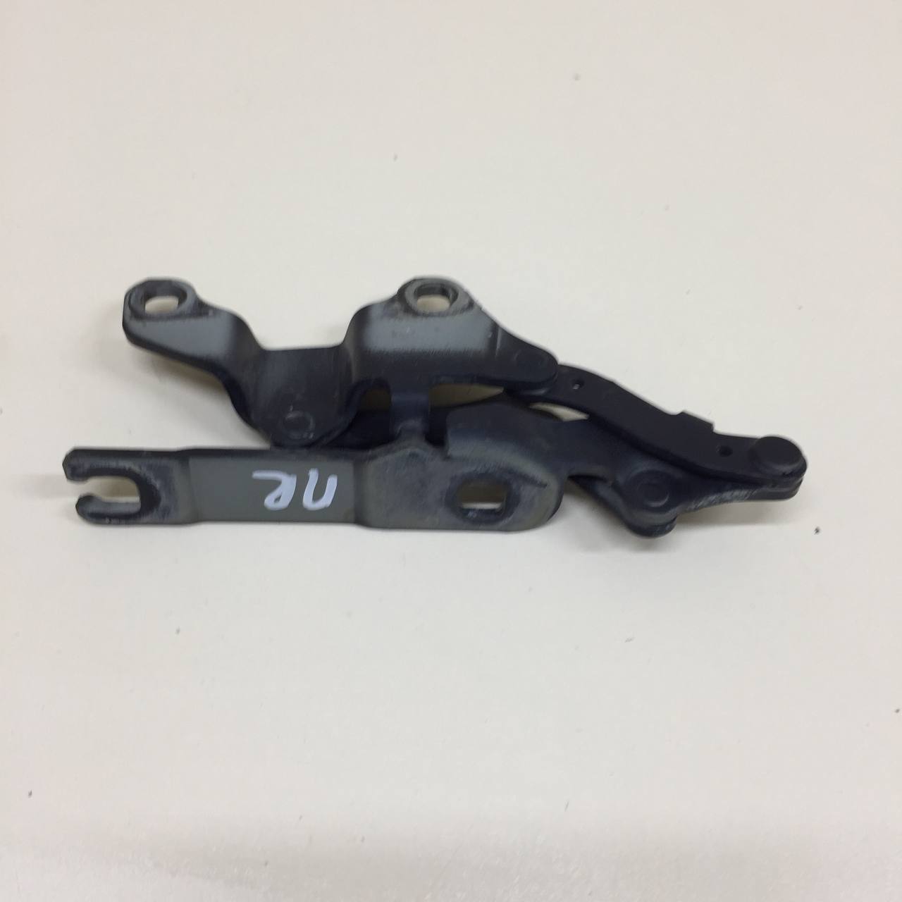 Петля капота правая BMW 3-series E90/E91 2005-2011 Петля капота правая BMW 3-series E90/E91 2005-2011