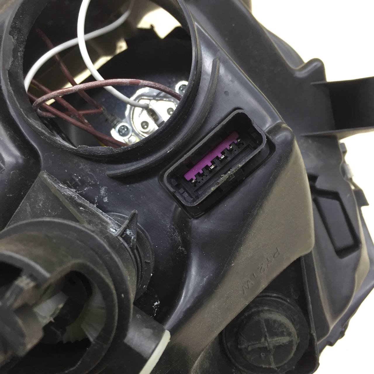 Фара правая Renault Duster (HSA, HSM) 2012> Фара правая Renault Duster (HSA, HSM) 2012>