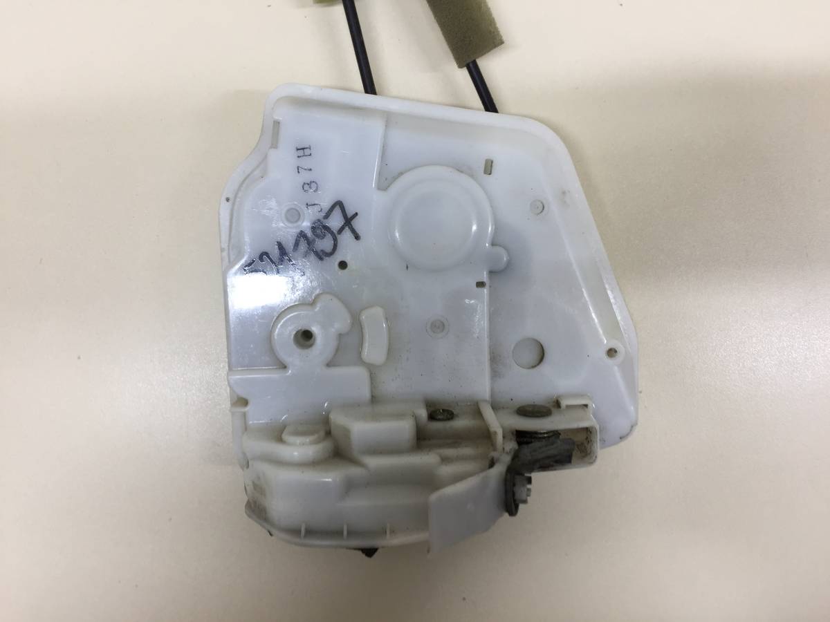 Замок двери передней правой Mazda Mazda 3 (BL) 2009-2013