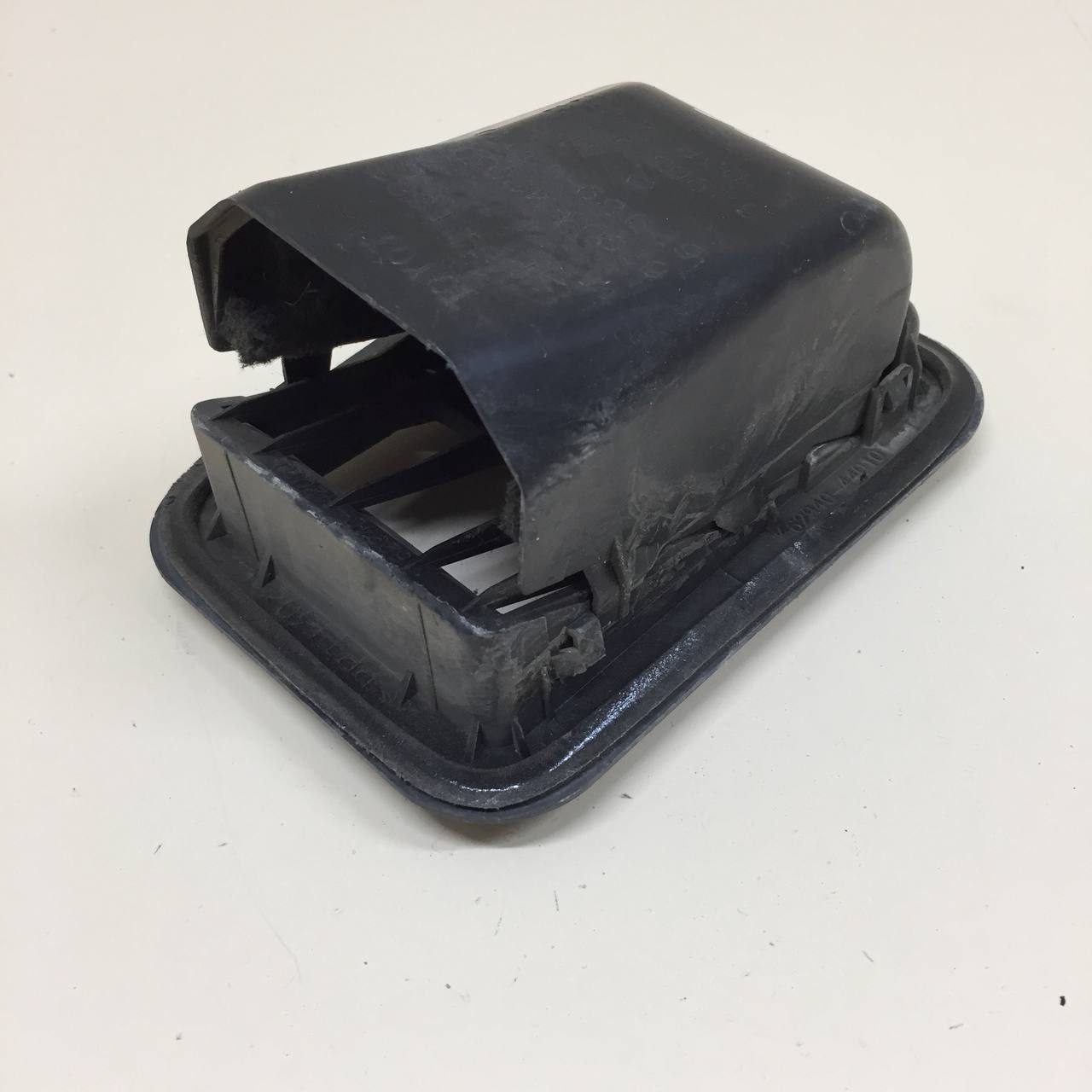 Решетка вентиляционная Toyota Rav 4 (A30) 2006-2013 Решетка вентиляционная Toyota Rav 4 (A30) 2006-2013