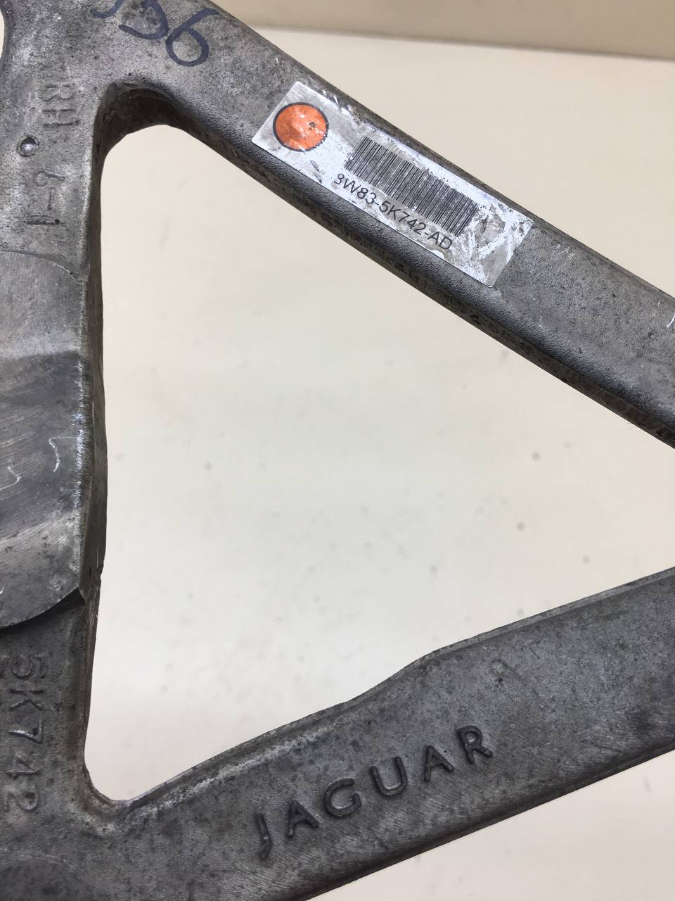 Рычаг задний верхний правый Jaguar XF 2007-2015