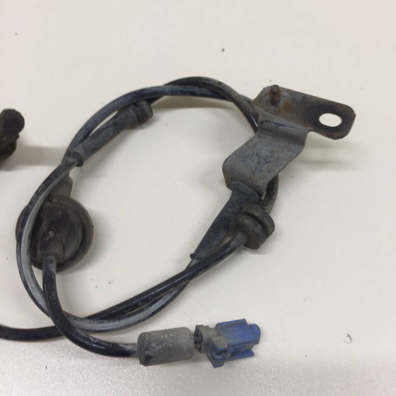 Датчик ABS передний левый Nissan Almera (N16) 2000-2006 Датчик ABS передний левый Nissan Almera (N16) 2000-2006