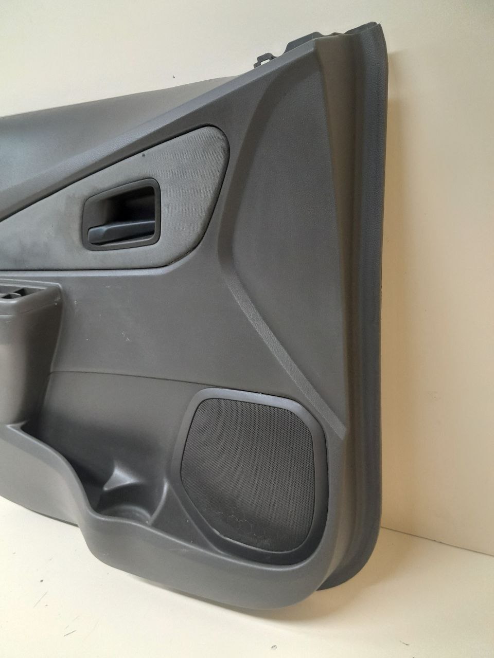 Обшивка двери передней левой Chevrolet Cobalt (T250) 2011-2015