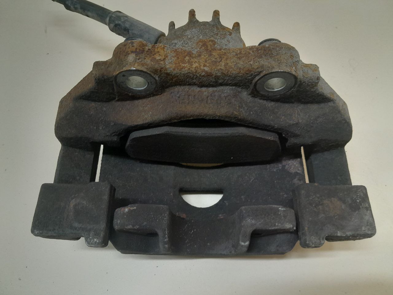 Суппорт передний левый Citroen Berlingo (NEW) (B9) 2008>