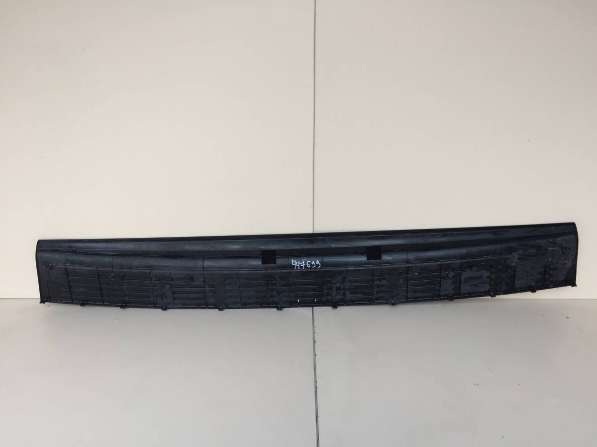 Накладка заднего бампера Toyota Land Cruiser (J200) 2007-2015