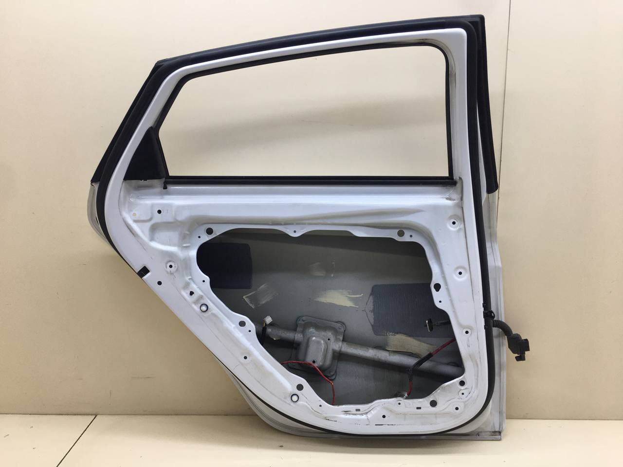 Дверь задняя левая Hyundai Elantra (CN7) 2020> Дверь задняя левая Hyundai Elantra (CN7) 2020>